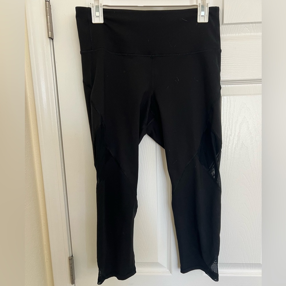 Leggings with mesh cutouts